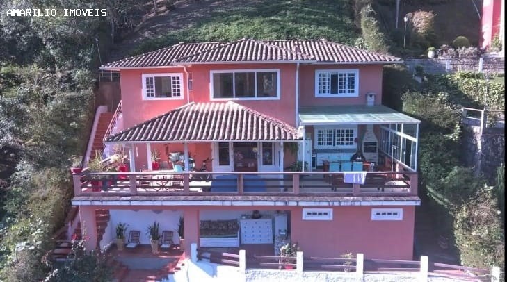 Casa à venda com 3 quartos, 300m² - Foto 1